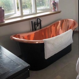 Roll-Top Copper Bathtub - Black Exterior